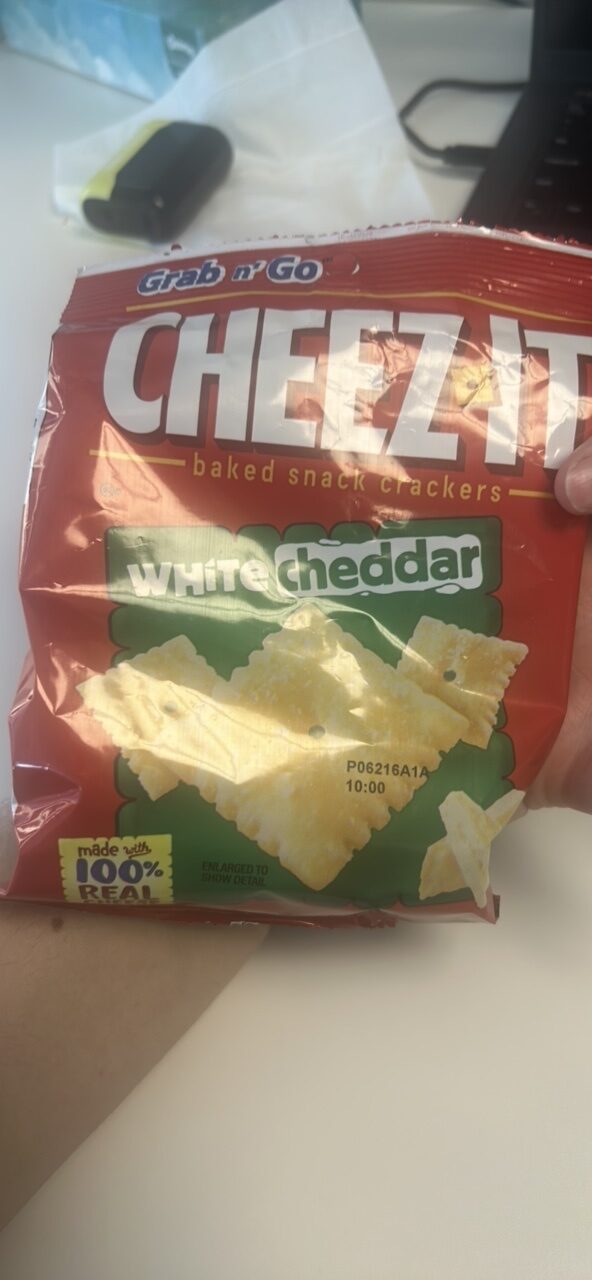 Cheez-It Baked Snack Crackers White Cheddar 12.4 oz — Front view