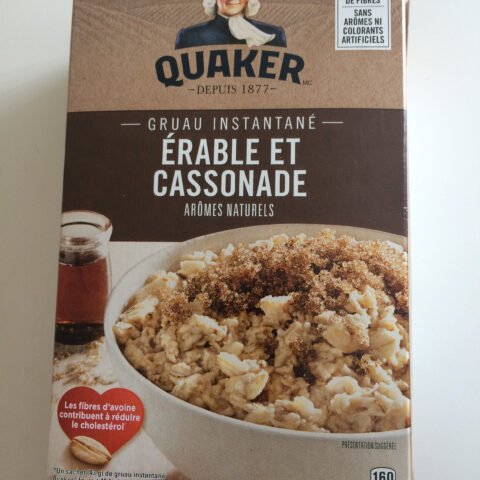 Quaker Instant Oatmeal Apples & Cinnamon Family Pack — front of pack