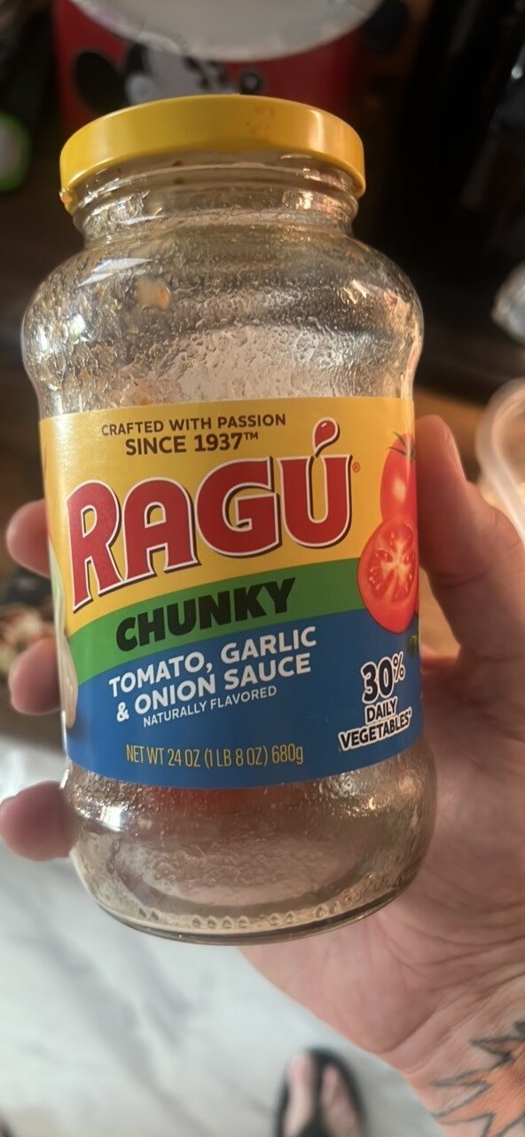 Ragú Pasta Sauce Chunky Tomato Garlic & Onion 45 oz — Front view