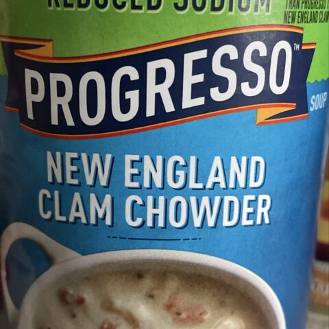 Progresso Traditional Soup New England Clam Chowder 18.5 oz — front of pack